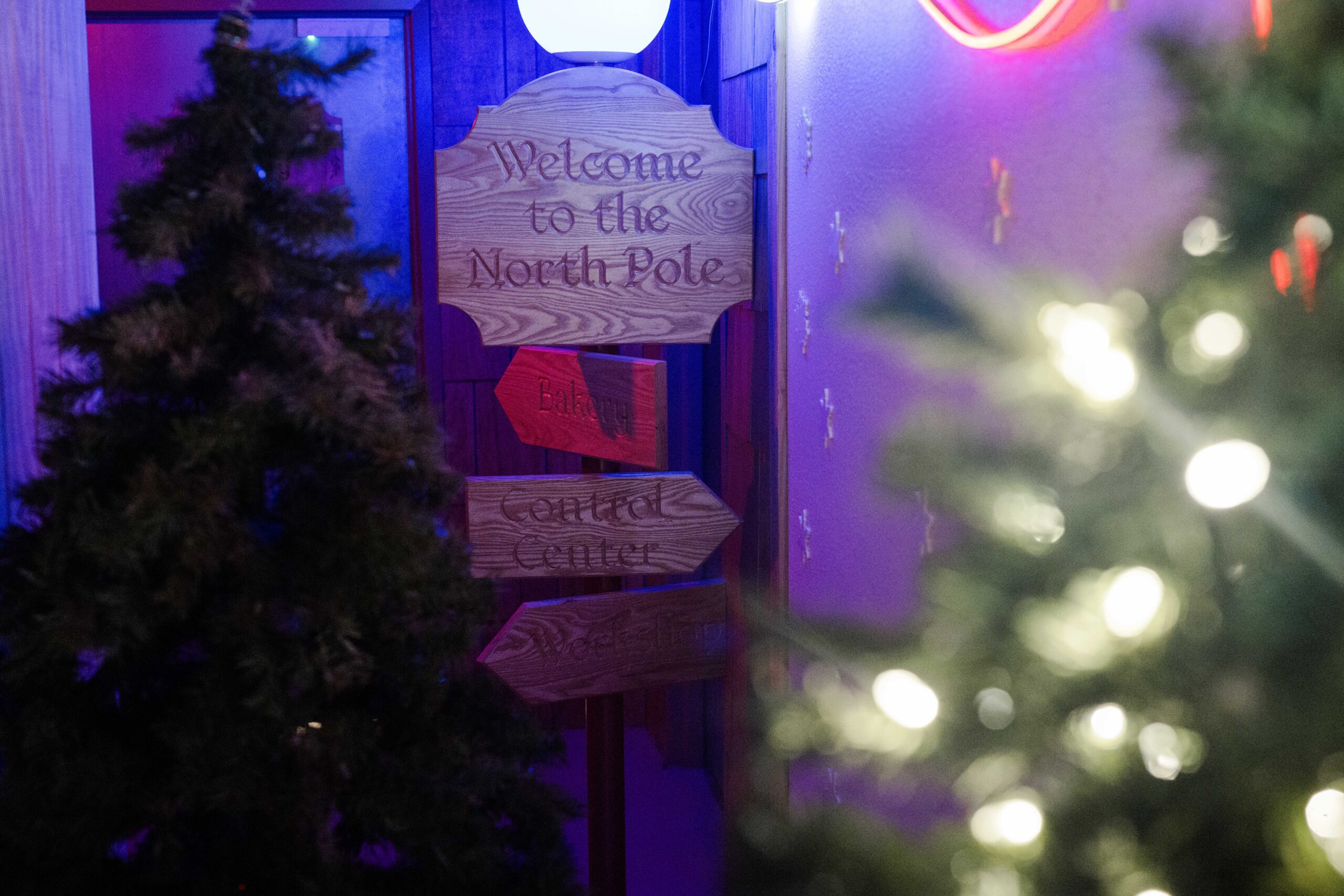 Welcome to the North Pole Sign